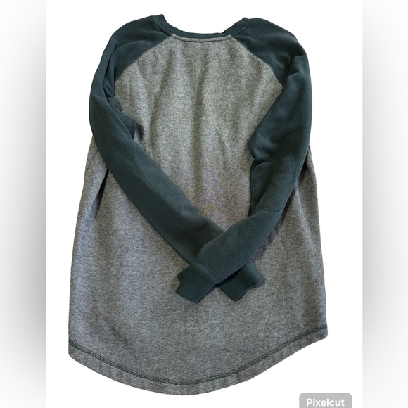 Hurley Sweater Perfect for fall - Picture 2 of 3